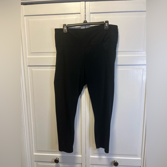 YOGALICIOUS Lux Capri Leggings Size 1X Color Black - Picture 1 of 10